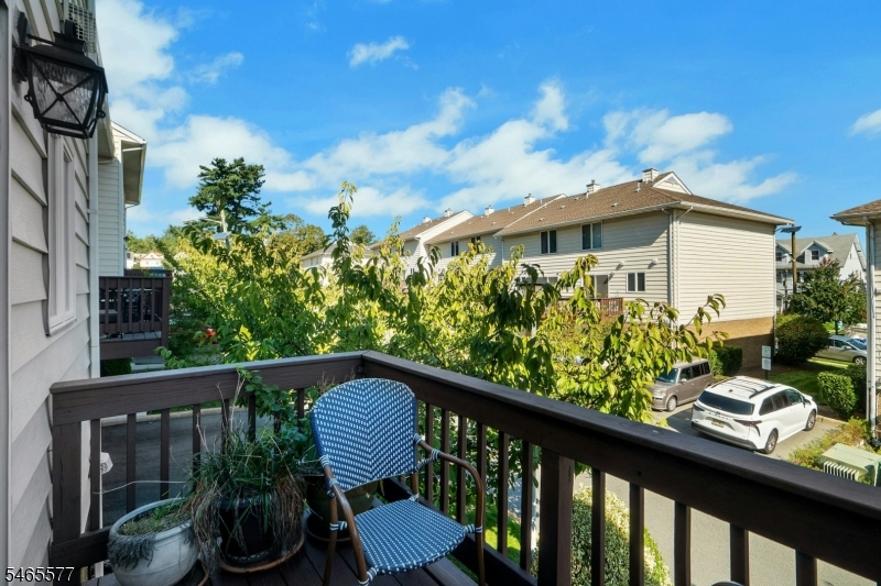 16 Westervelt Pl Property Photo 24