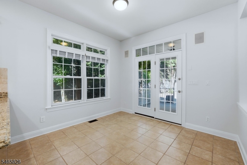 6 Tillou Rd W Property Photo 15