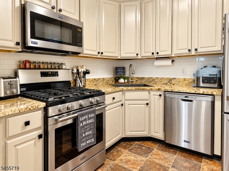 255 Windmill Ct Property Photo 8