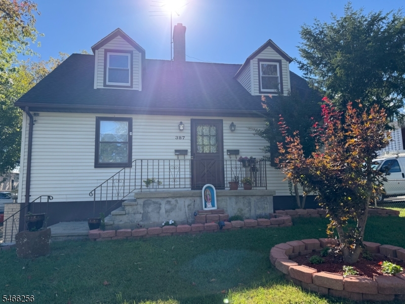387 Grove St Property Photo 1