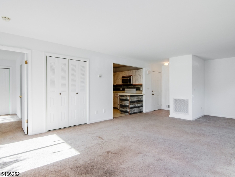 92 Falcon Ridge Way 2 Property Photo 4