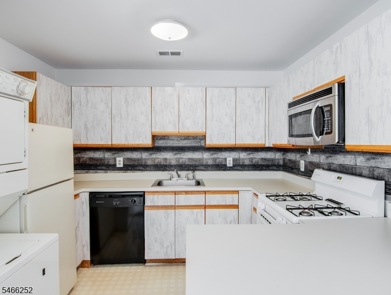 92 Falcon Ridge Way 2 Property Photo 8