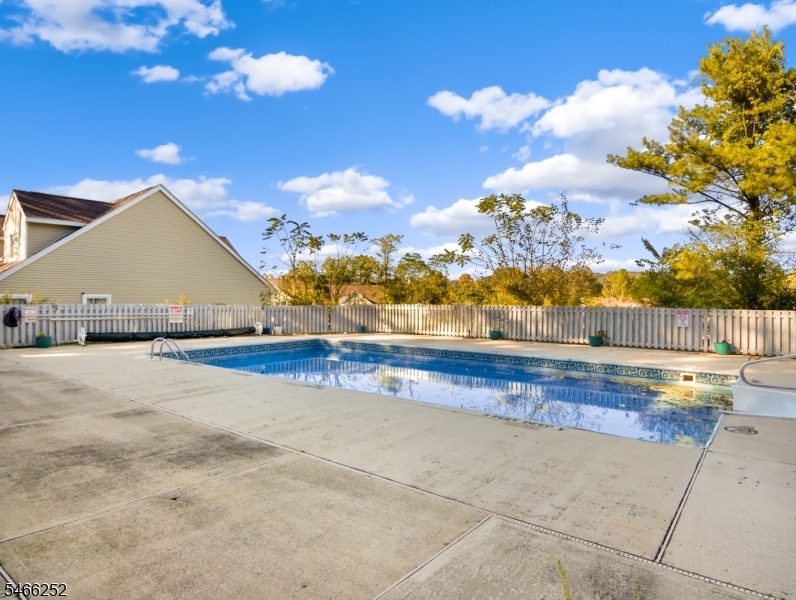 92 Falcon Ridge Way 2 Property Photo 17