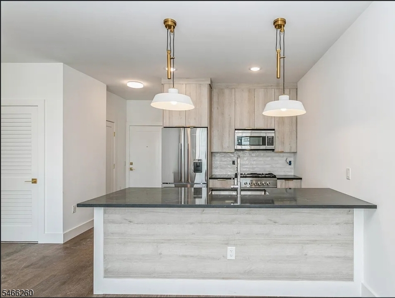 386 Fifth St 301 Property Photo 1