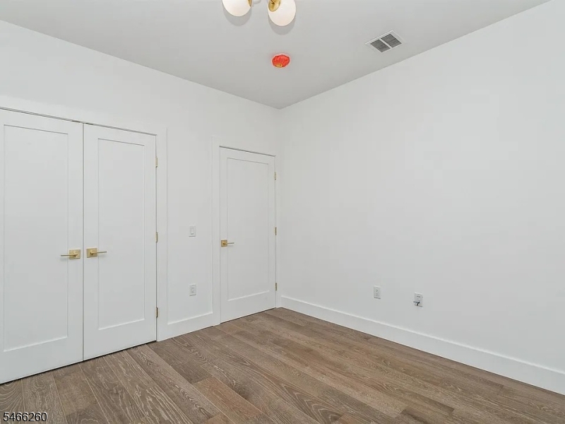 386 Fifth St 301 Property Photo 5