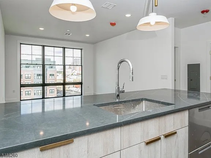 386 Fifth St 301 Property Photo 6