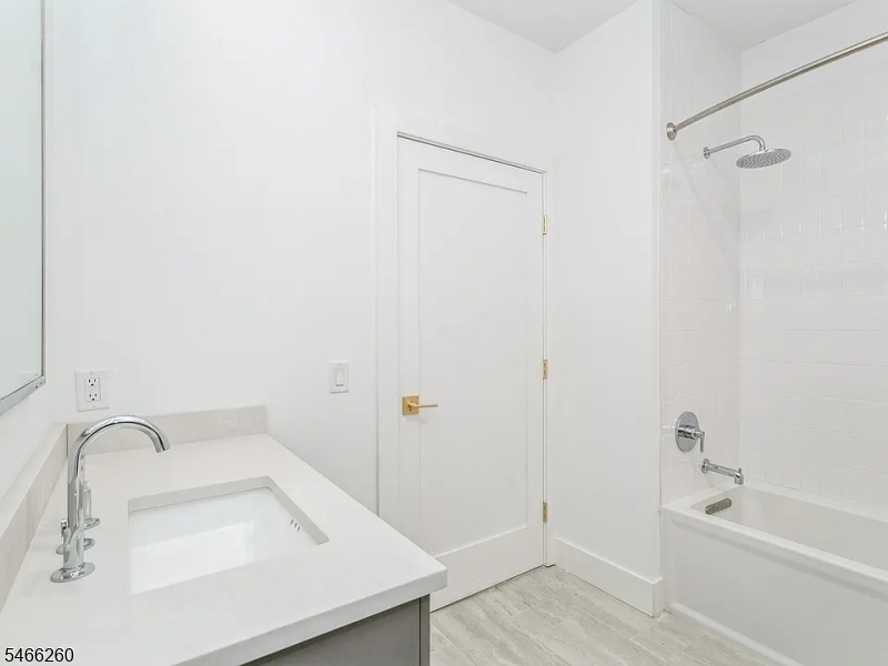 386 Fifth St 301 Property Photo 7