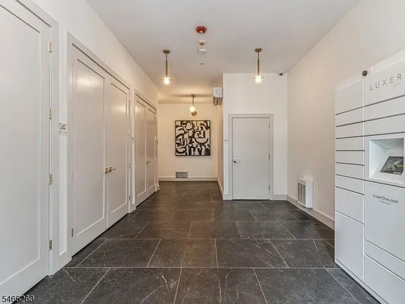 386 Fifth St 301 Property Photo 8