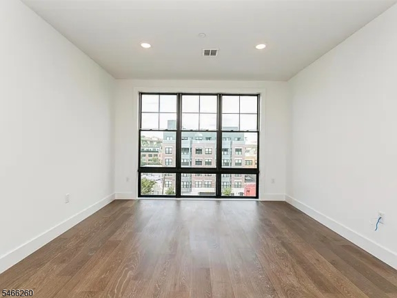 386 Fifth St 301 Property Photo 12