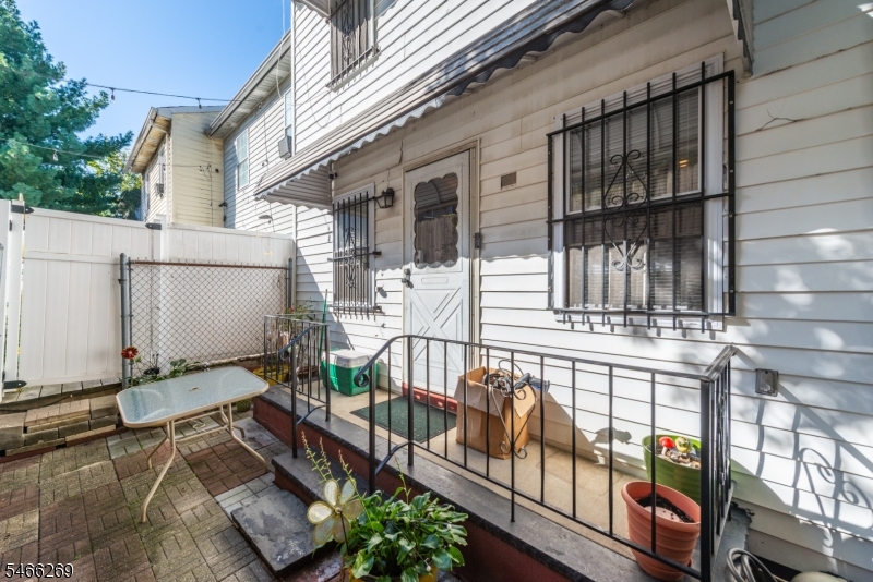 194 Pearl St Property Photo 21