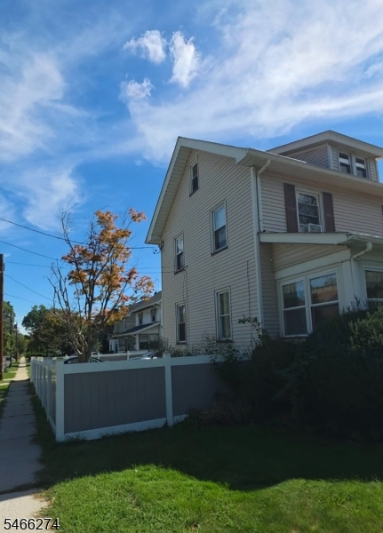 629 Chestnut St Property Photo 2