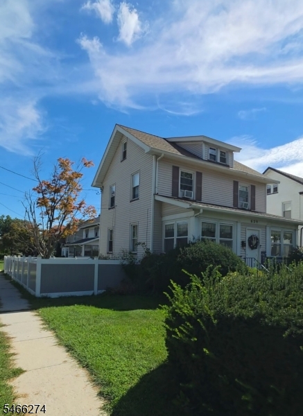 629 Chestnut St Property Photo 3