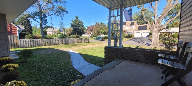 747 3rd St Property Photo 2