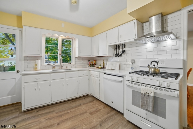 747 3rd St Property Photo 10