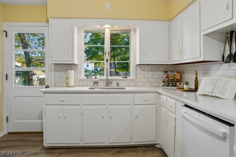 747 3rd St Property Photo 11