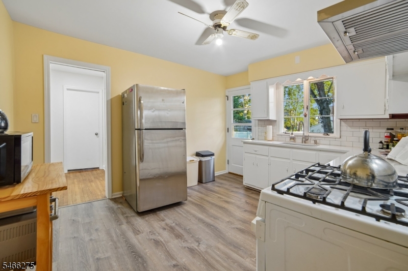 747 3rd St Property Photo 12