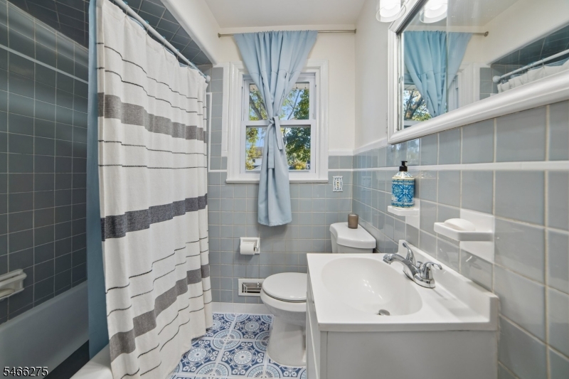 747 3rd St Property Photo 19