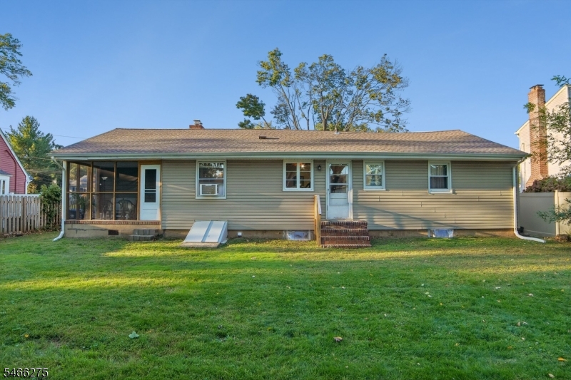747 3rd St Property Photo 26
