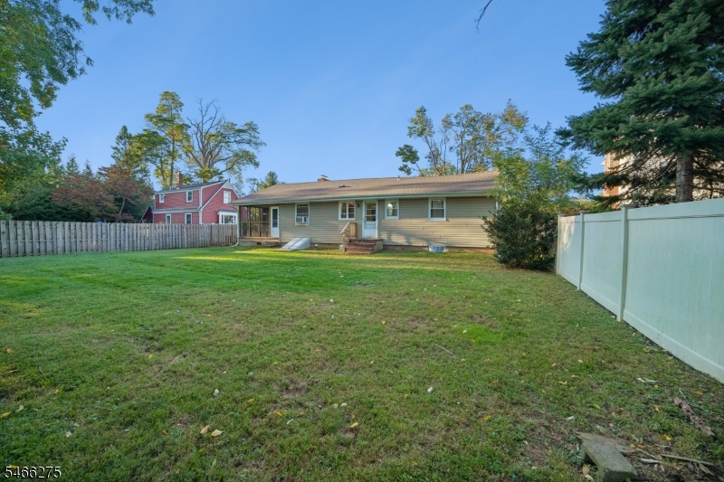 747 3rd St Property Photo 27
