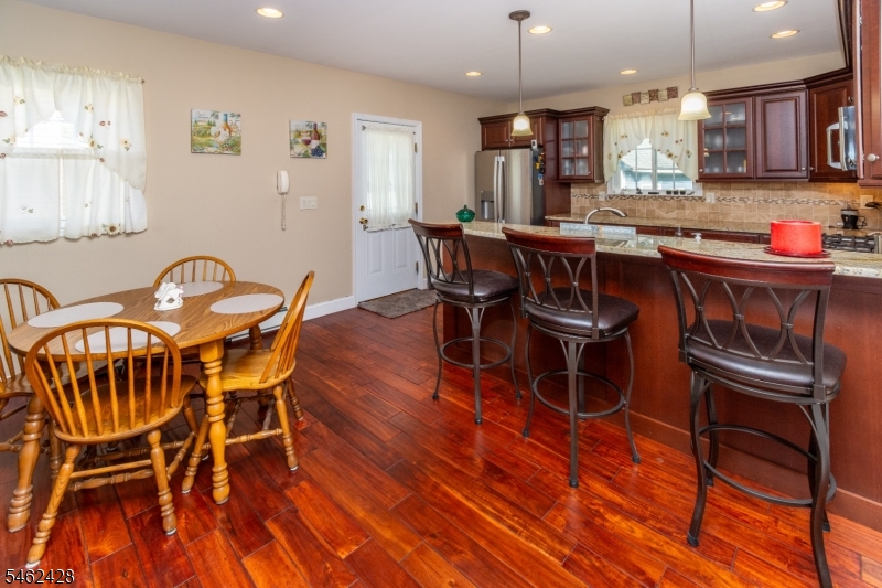 25 E Spring St Property Photo 4