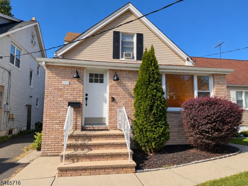 220 Gordon St Property Photo 2