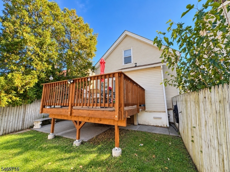220 Gordon St Property Photo 5