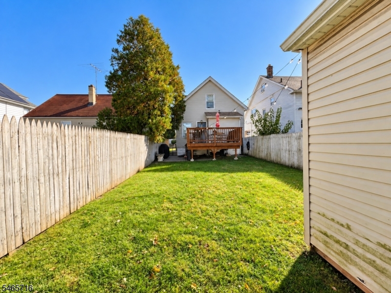 220 Gordon St Property Photo 7