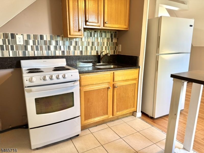 220 Gordon St Property Photo 15