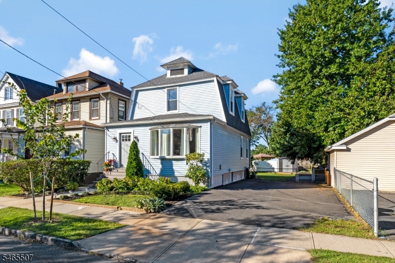 208 Walnut St Property Photo 1
