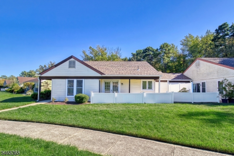 681 Huntington Dr Property Photo 1