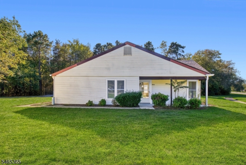 681 Huntington Dr Property Photo 4