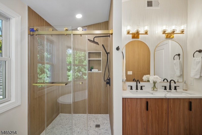 2 Macopin Dr Property Photo 17