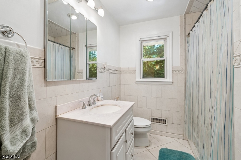 147 Kingston Rd Property Photo 11