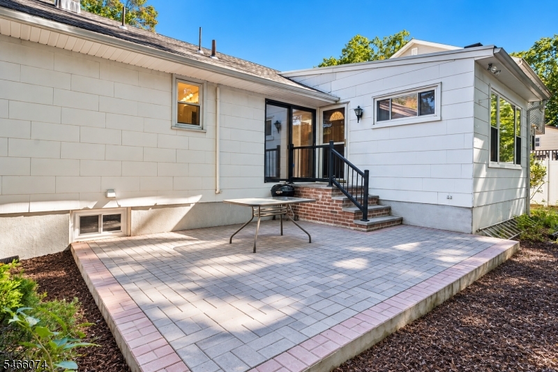 147 Kingston Rd Property Photo 23