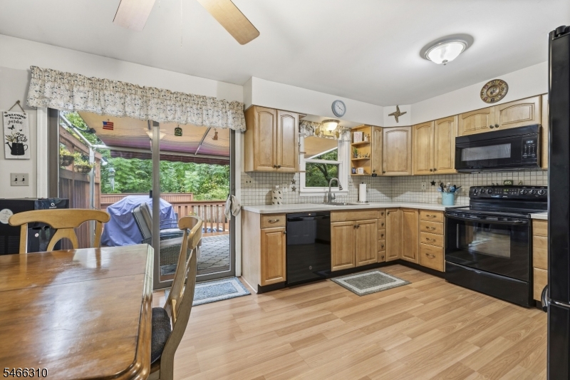 11 Vlietstra Dr Property Photo 6