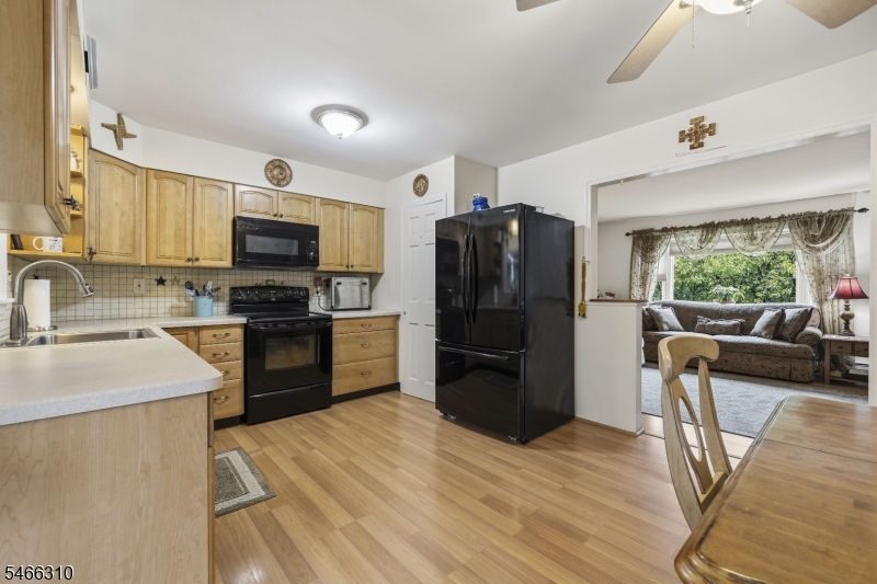 11 Vlietstra Dr Property Photo 7