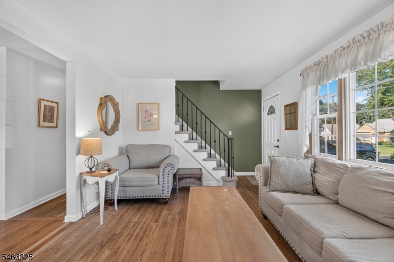 162 Wootton St Property Photo 2