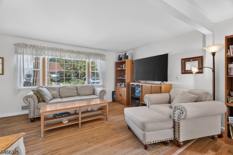 162 Wootton St Property Photo 3