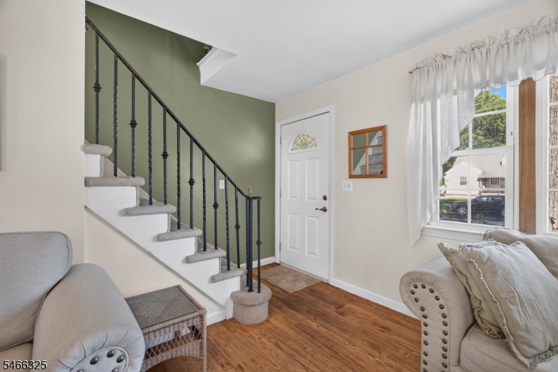 162 Wootton St Property Photo 4