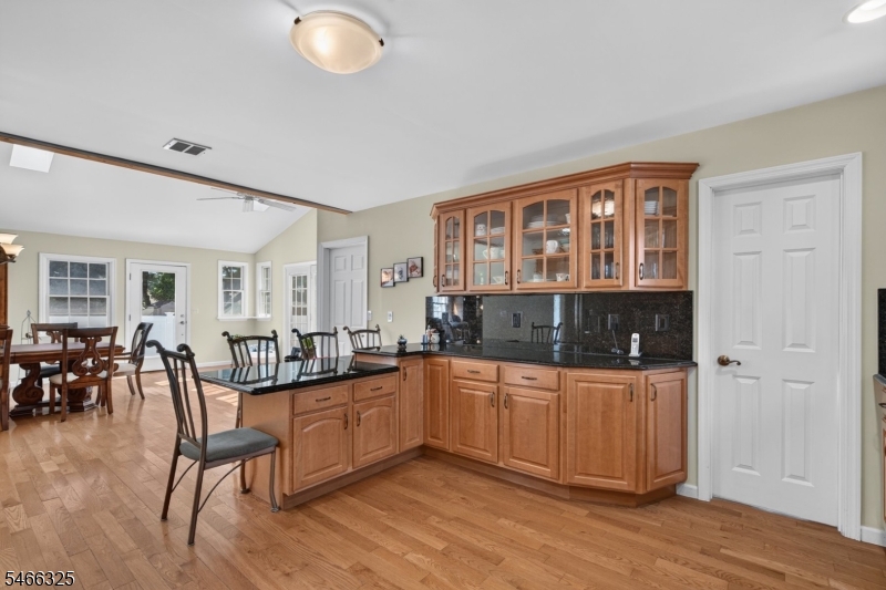 162 Wootton St Property Photo 5