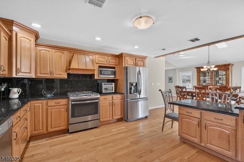 162 Wootton St Property Photo 8