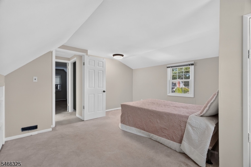 162 Wootton St Property Photo 18