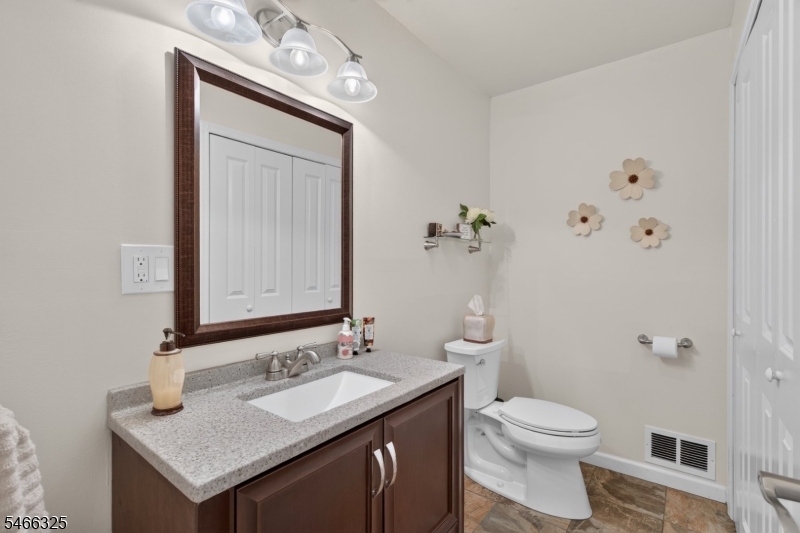 162 Wootton St Property Photo 19