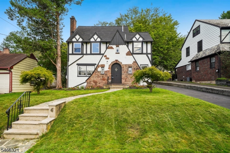 6 Norfolk Ave Property Photo 1