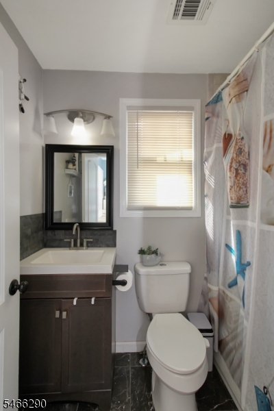 1020 Warren Ave Property Photo 10