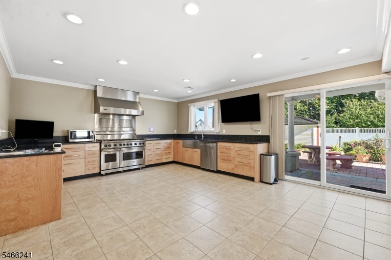 1109 Overlook Ter Property Photo 6