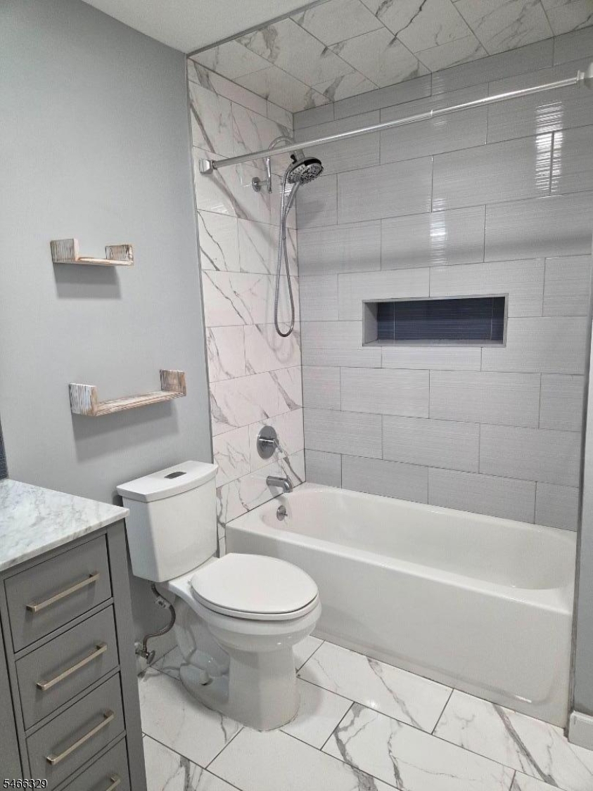 2 Honiss St 15 A Property Photo 3
