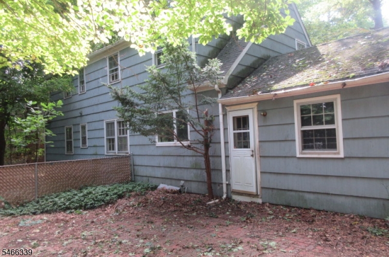 109 Pine St Property Photo 2