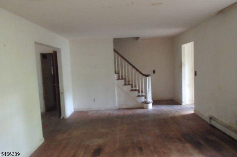 109 Pine St Property Photo 4