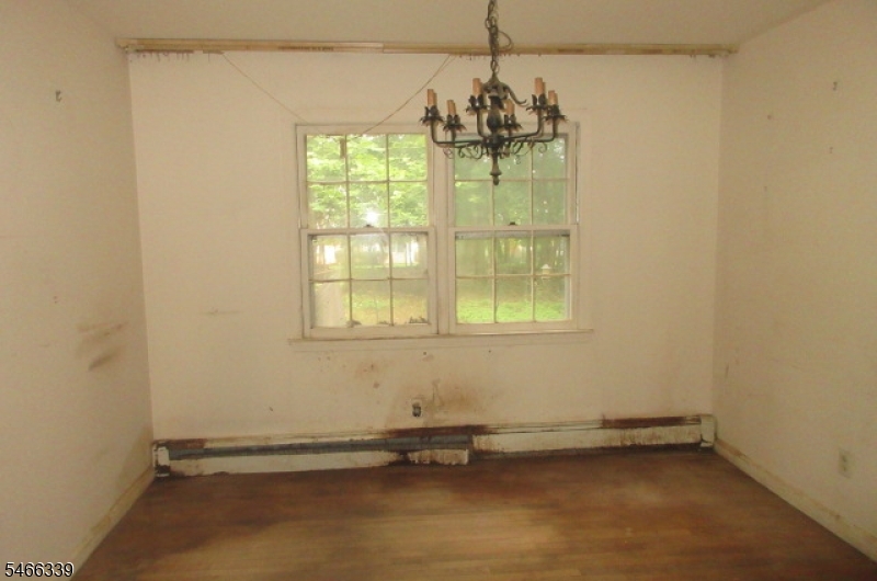 109 Pine St Property Photo 5
